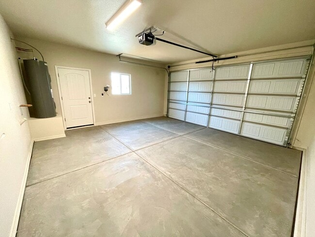 Building Photo - Beautiful 2024 Built 3 Bedroom Home in Legacy Ranch!