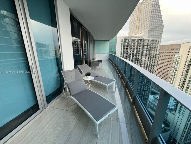 Building Photo - 200 Biscayne Blvd Way