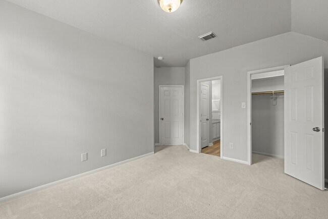 Building Photo - Gorgeous 4 bed/3.5 bath two story home!