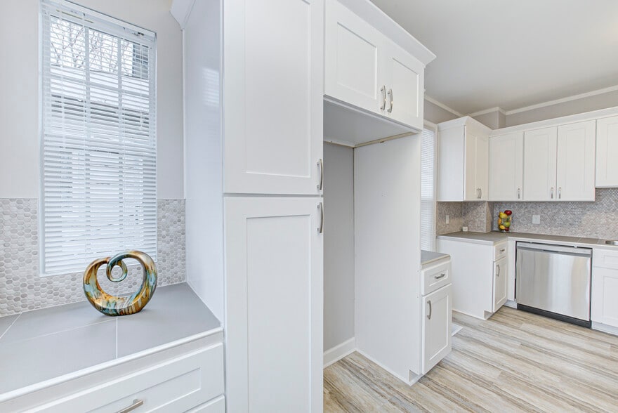 Numerous kitchen cabinets - 2418 E 16th St