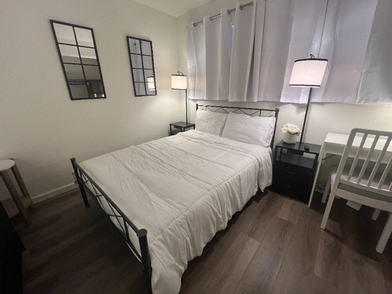 Building Photo - 7327 Sovereign Ct