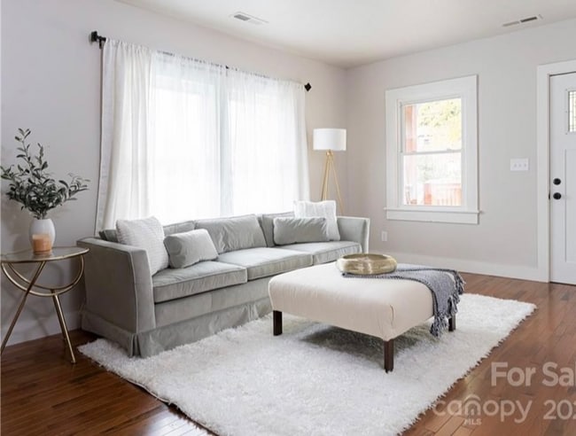 Building Photo - 338 N Main St