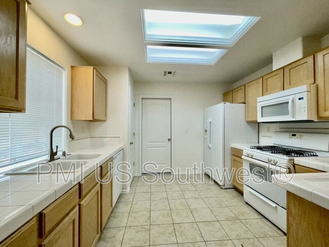 Building Photo - 4891 S Rinaldi Dr