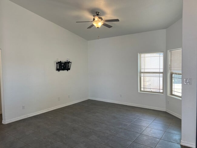 Building Photo - Large Corner Lot home with 3 full size bed...