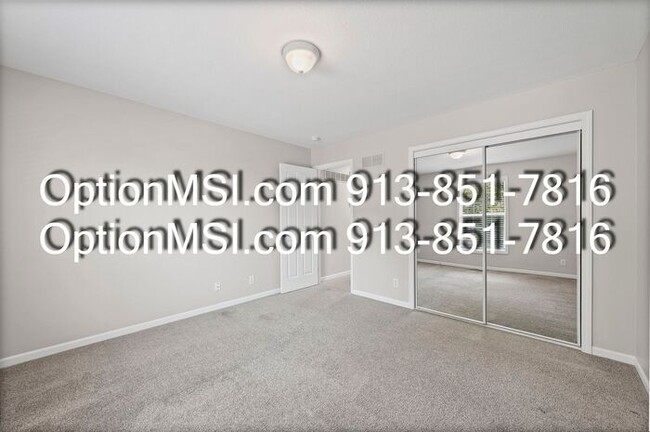 Building Photo - Welcome home to this beautifully maintaine...