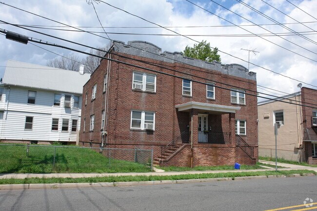 Primary Photo - 215 Pershing Ave
