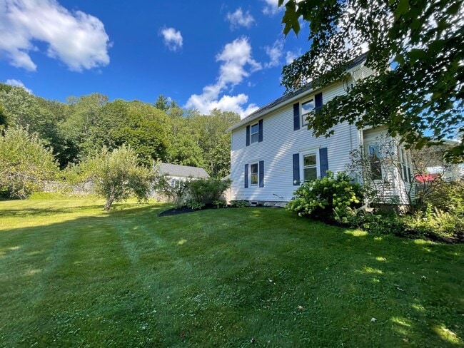Building Photo - Exceptional 4-Bedroom Home for Rent in Dal...