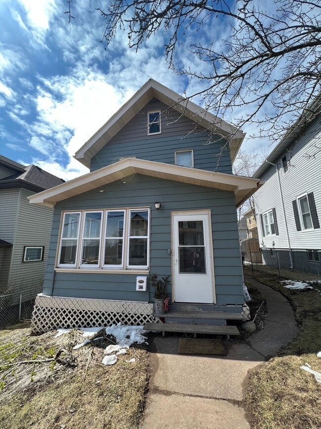 Building Photo - AVAILABLE JUNE - 3 Bed, 1 Bath Home close to Chester Park