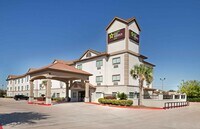 Building Photo - Furnished Studio-Baytown