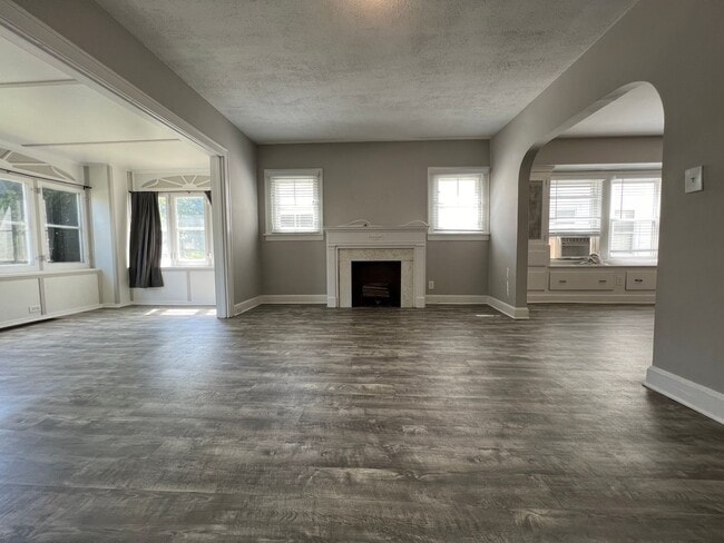Building Photo - 2186 Wascana Ave
