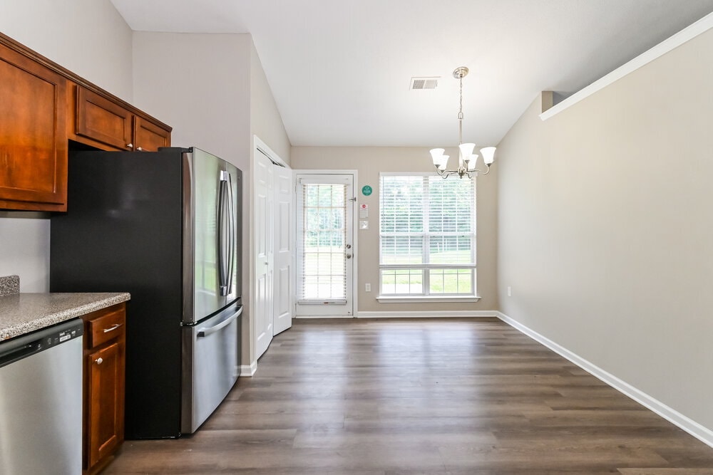 Building Photo - 1540 Madison Cove W