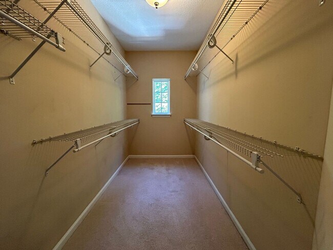 Building Photo - Waterfront Living at Its Finest in Norfolk, VA