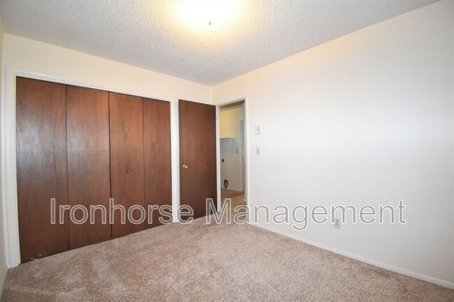 Building Photo - 515 S 15th Ave