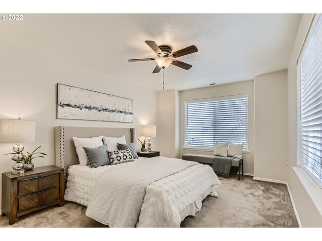 Building Photo - 3/2.5 Townhome with walking trails outside backyard!