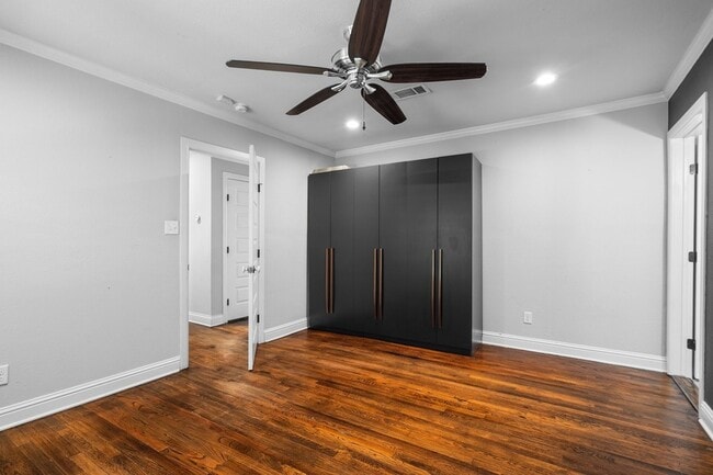 Building Photo - 4036 Linden Ave