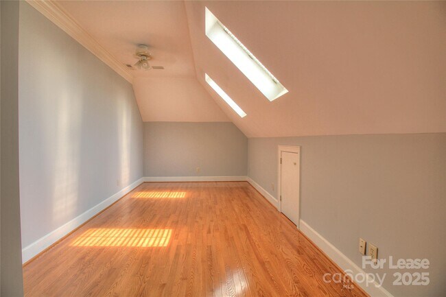 Building Photo - 1222 Weddington Hills Dr