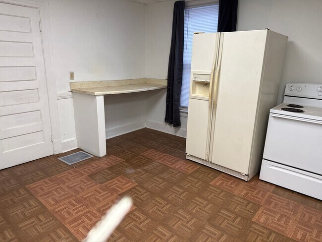 Building Photo - 404 W Washington St