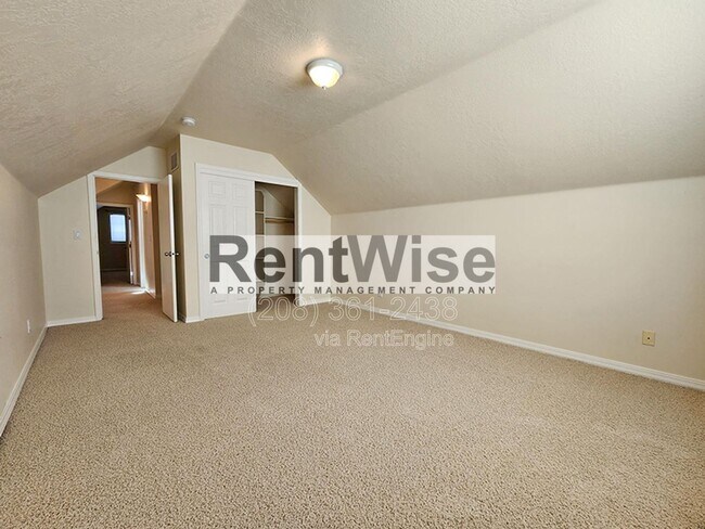 Building Photo - 318 W Highland St