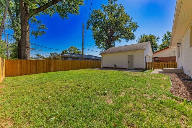 Building Photo - 1719 Crystal Ct