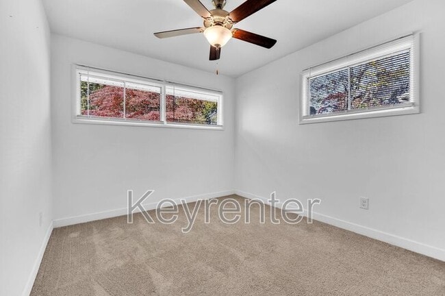 Building Photo - 316 Sky Dr