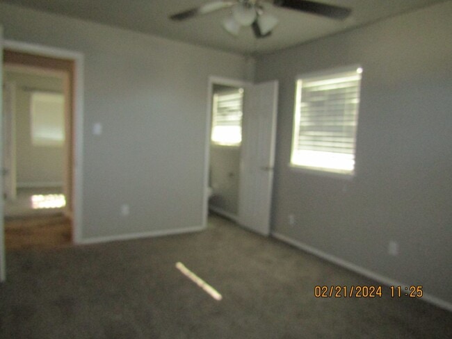 Building Photo - MacArthur Schools Area!