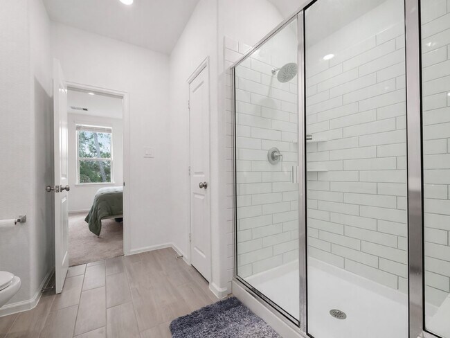 Building Photo - 674 Royal Arch Dr