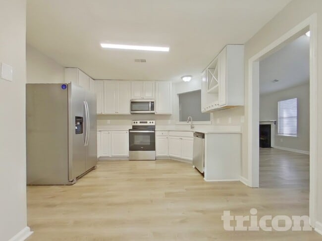 Building Photo - 911 Bentley Dr