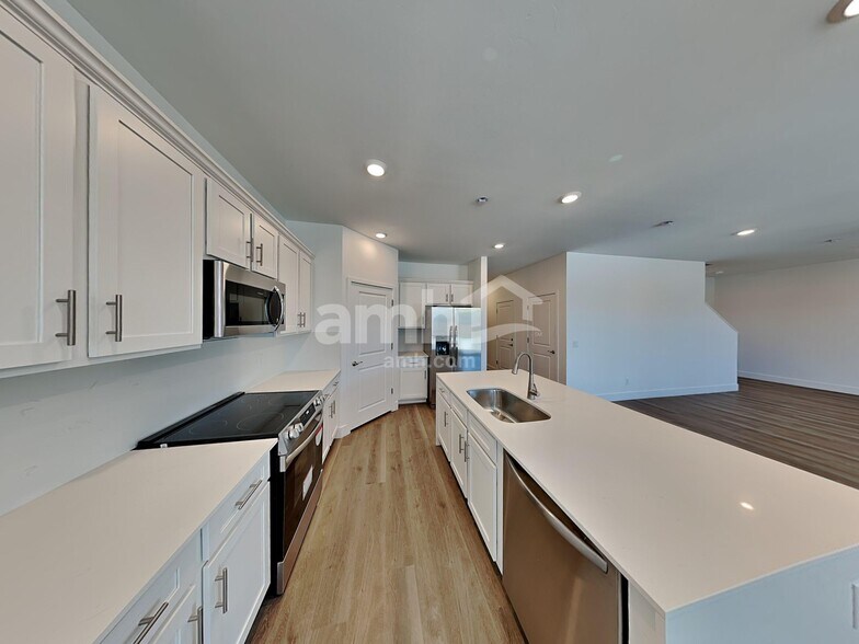 Building Photo - 9604 Harkes Dr
