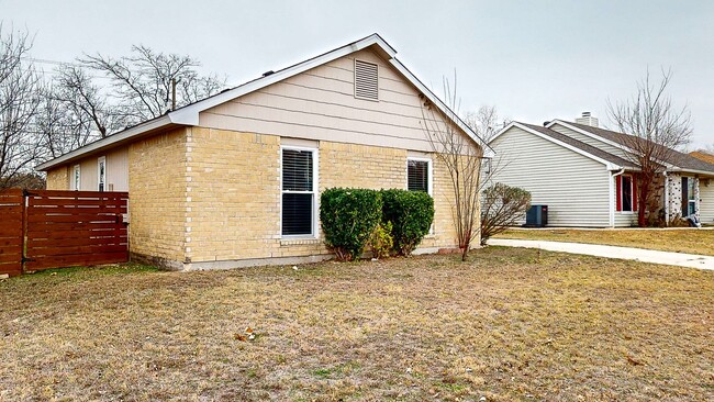 Building Photo - Adorable 3 Bedroom, 2 Bath Home with Firep...