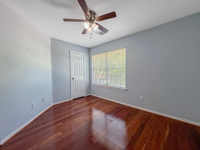 Building Photo - 3 Peach Ridge Pl