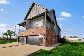 Building Photo - 2406 Merlin St