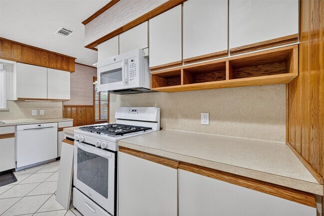 Building Photo - 8923 Greiner Dr
