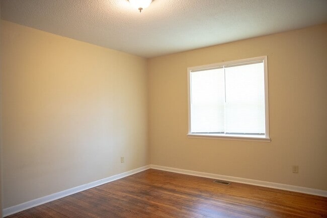 Building Photo - 3 bedroom/ 2 bathroom rental in Cullman City limits.