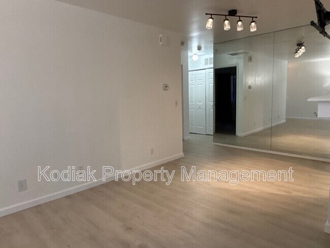 Building Photo - 9175 S Jefferson Pl