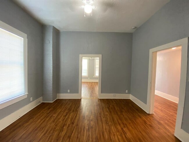 Building Photo - 3114 Avenue M 1/2