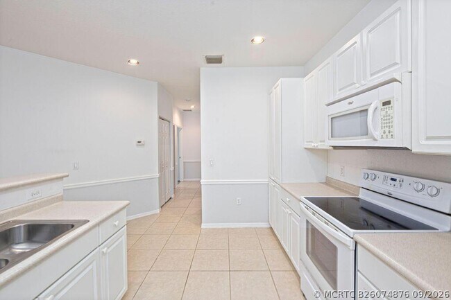 Building Photo - 1864 S Dovetail Dr