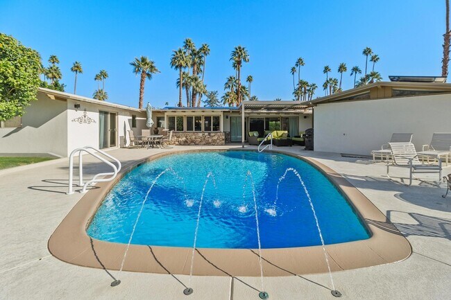 Building Photo - 70801 Fairway Dr