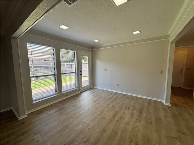 Building Photo - 3302 Wells Dr