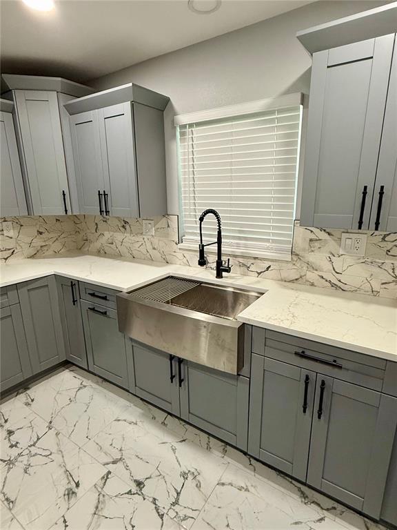 Building Photo - 7102 Carmel Ave