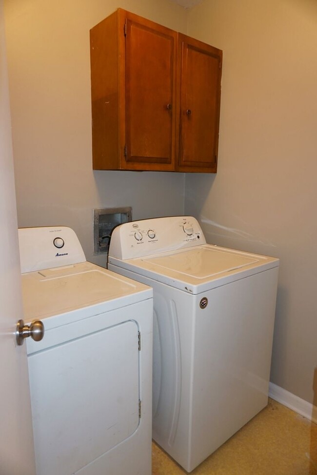 Building Photo - For Rent – Central Jonesboro Home - 3 bedr...