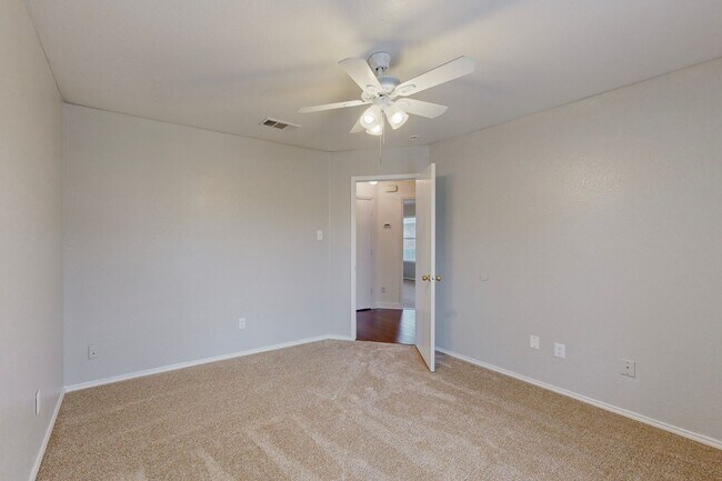 Building Photo - Lovely Updated home in Princeton Park!