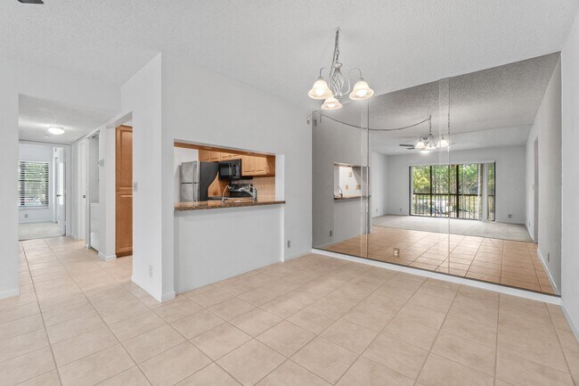 Building Photo - 811 Sky Pine Way