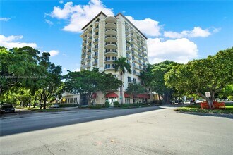 Building Photo - 2701 SW 3rd Ave