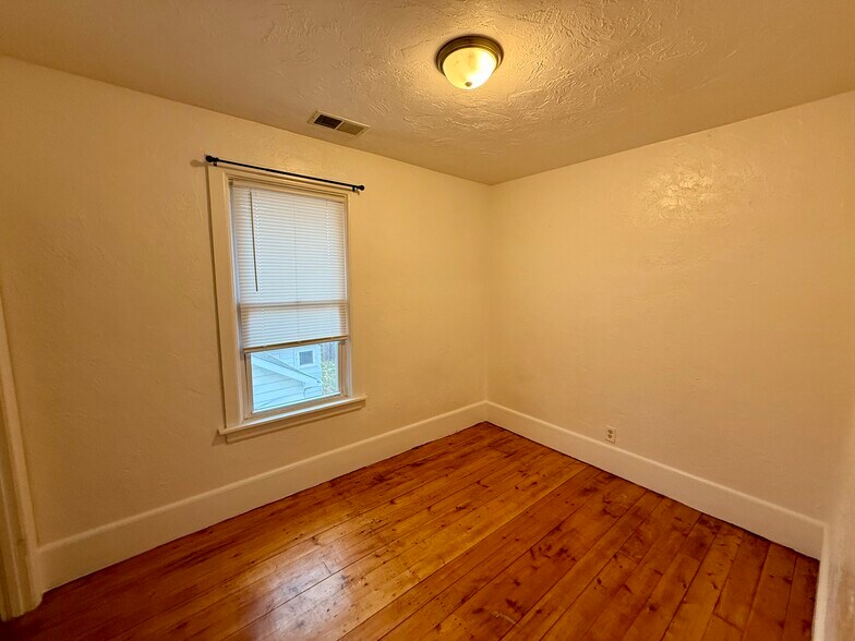 Building Photo - 1413 N 11th St