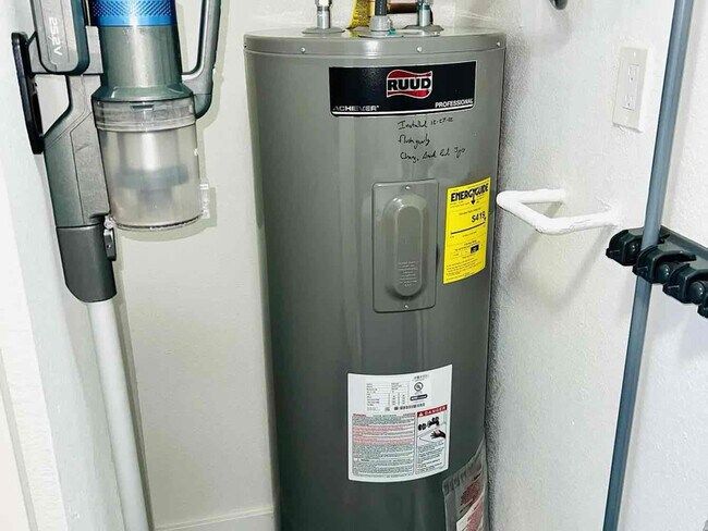 Building Photo - 6583 N 79th Pl