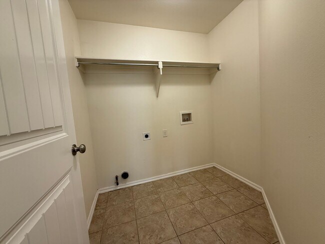 Building Photo - FOR LEASE | Jenks Home | 4 Bed, 2.5 Bath $...