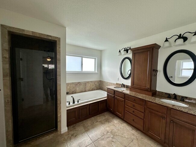 Building Photo - 2004 Bates Creek Dr