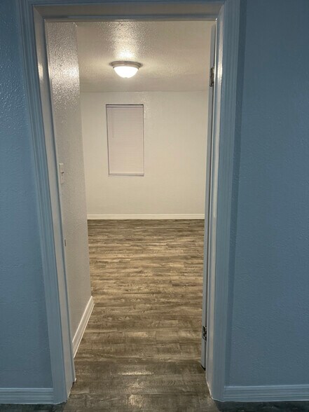 Building Photo - 1335 E Bay St