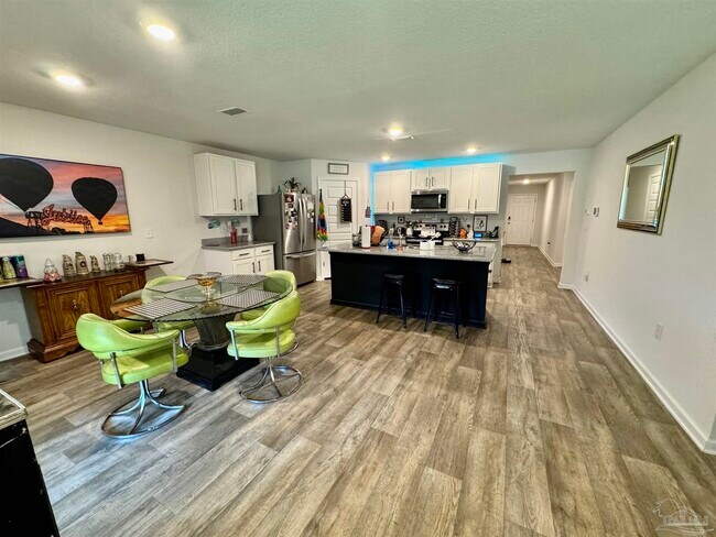 Building Photo - 5645 Guinevere Ln