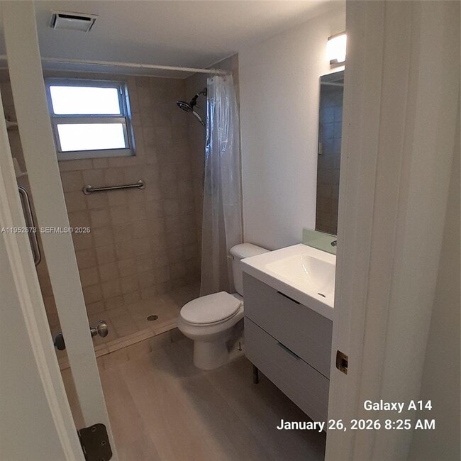 Building Photo - 2344 NE 12th St